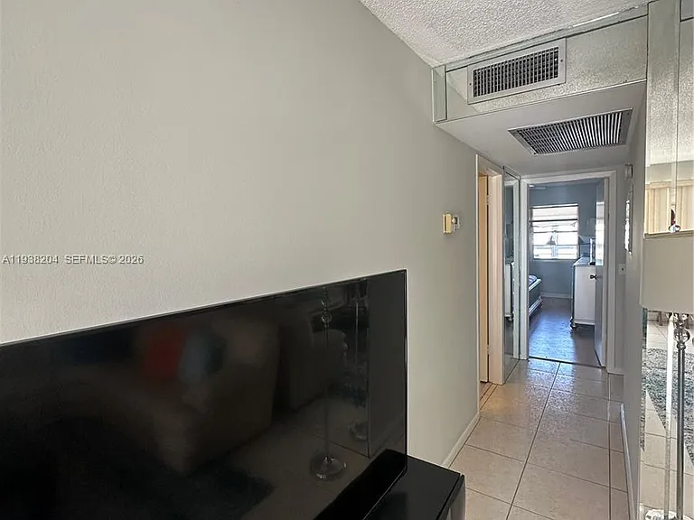3043 Exeter Dr E — Photo 1