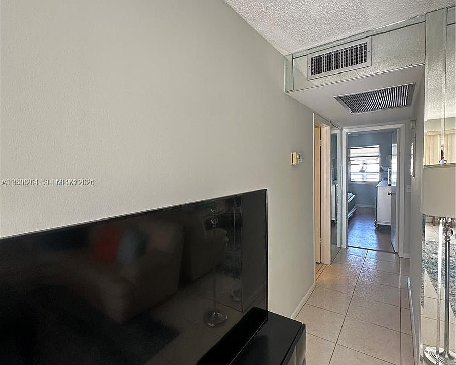 1st image of 3043 Exeter E