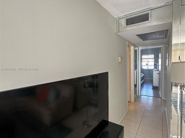 3043 Exeter E