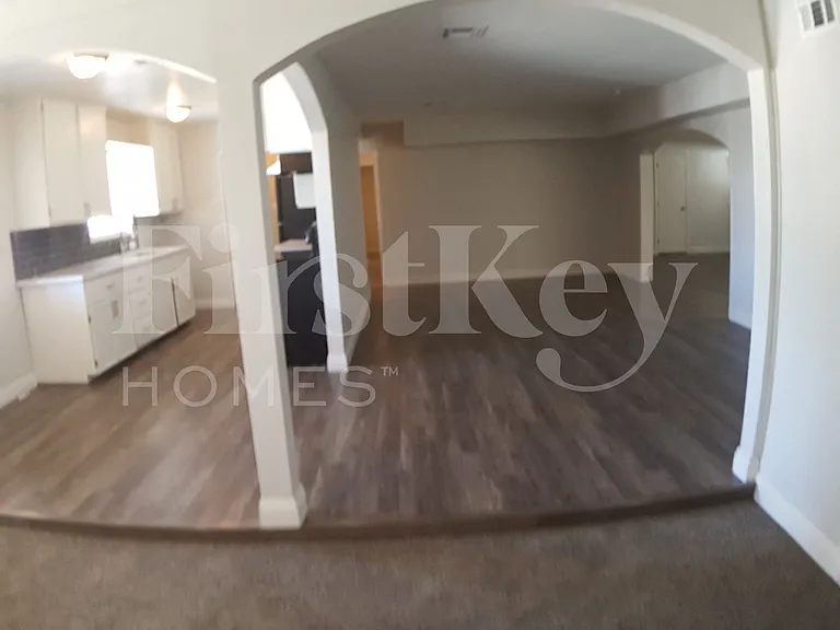 913 Date St — Photo 5