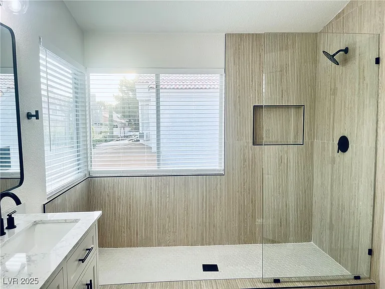 7837 Millhopper Ave — Photo 16