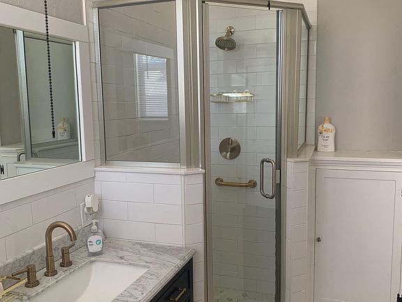 Private Bathroom for Room 0