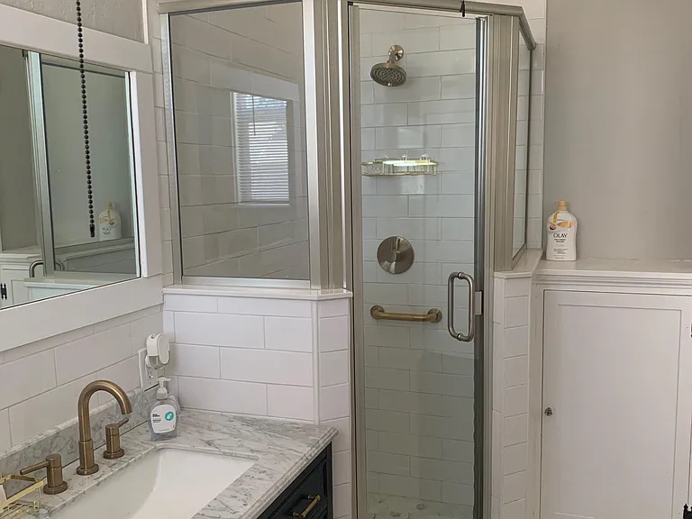 Private Bathroom for Room 0