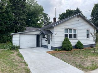 403 S Rowe St, Ludington, MI 49431