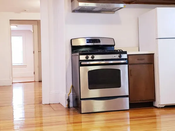 29 Essex St #3, Malden, MA 02148