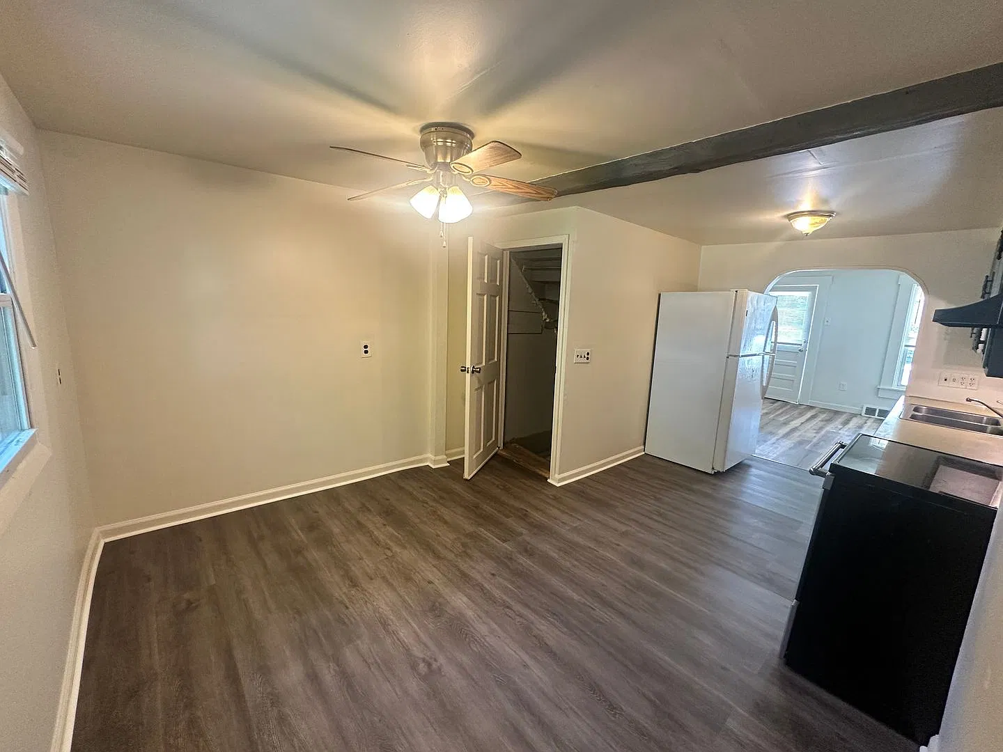 Charming 2-Bedroom Home with 1.5 Baths Comfortable & Convenient Living — Photo 3