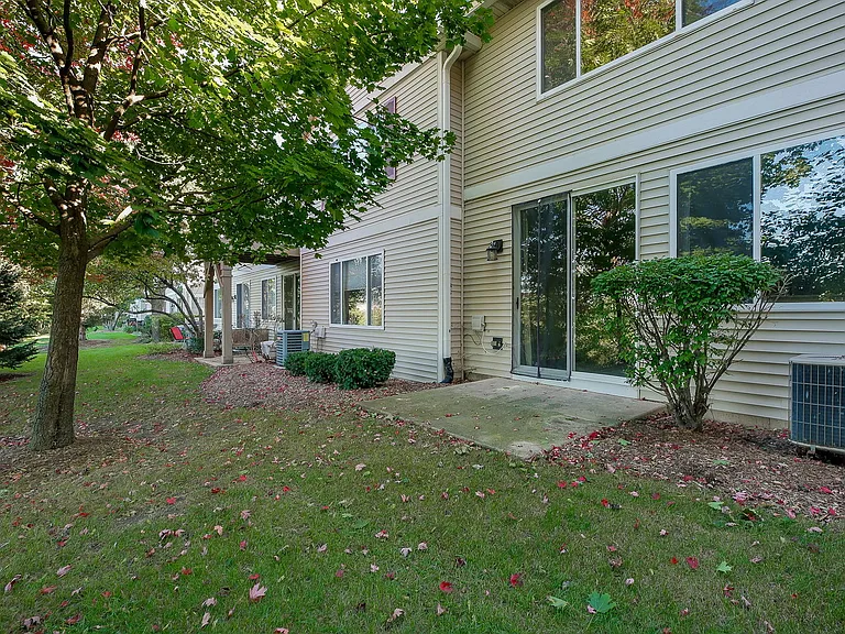2943 Kentshire Cir — Photo 15