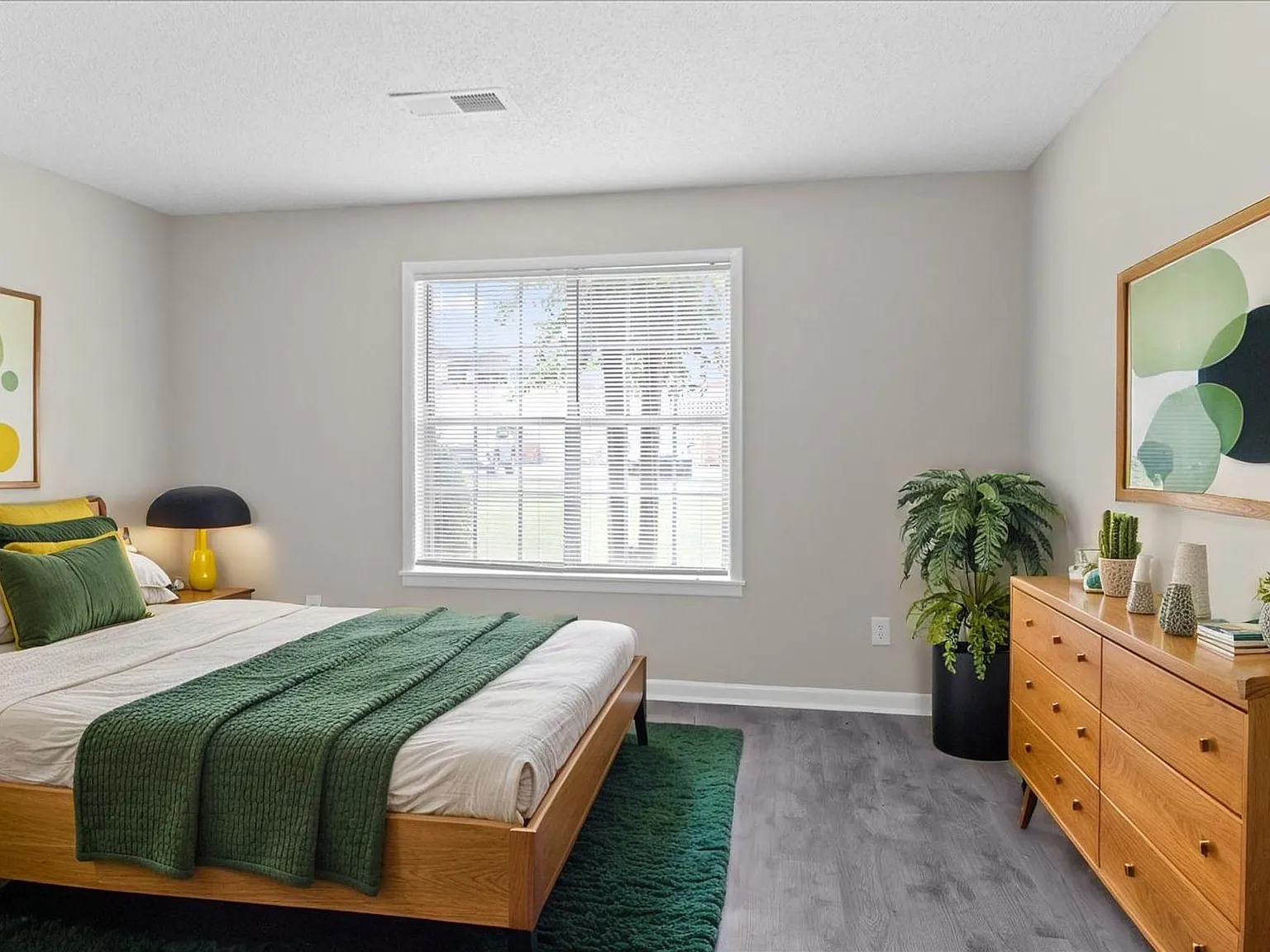 Chateau Apartments — Photo 2