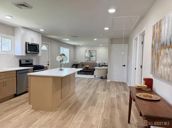 36 Charles Ter, Piscataway, NJ 08854