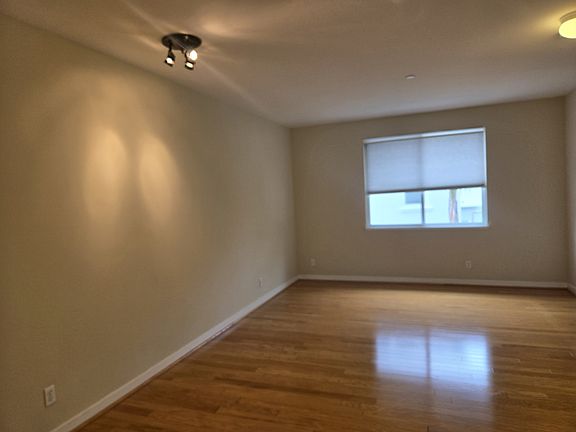 4th image of 1066 41st Ave Unit D205