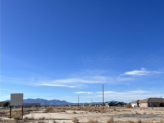 2nd image of 3160 S Torrey Pines Ave