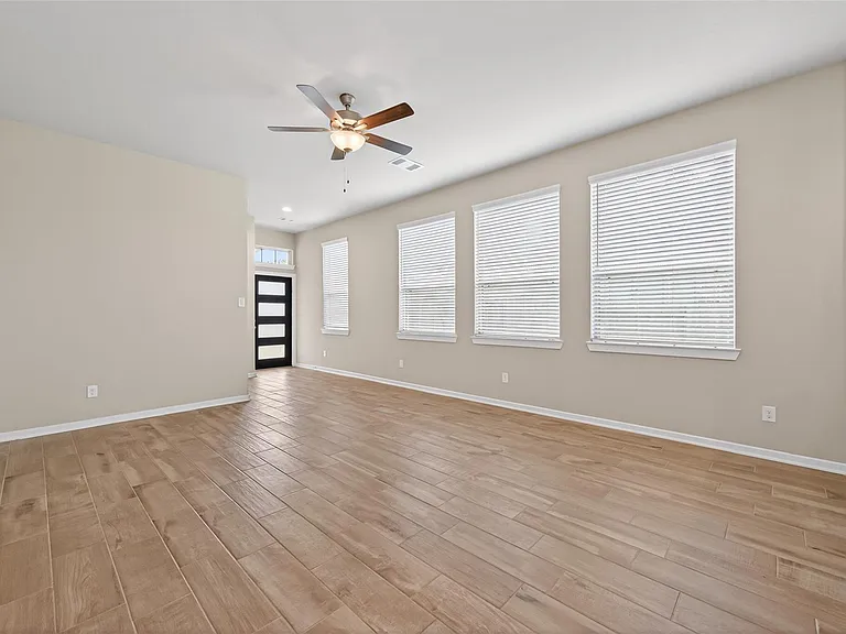 516 Shine Ct — Photo 12