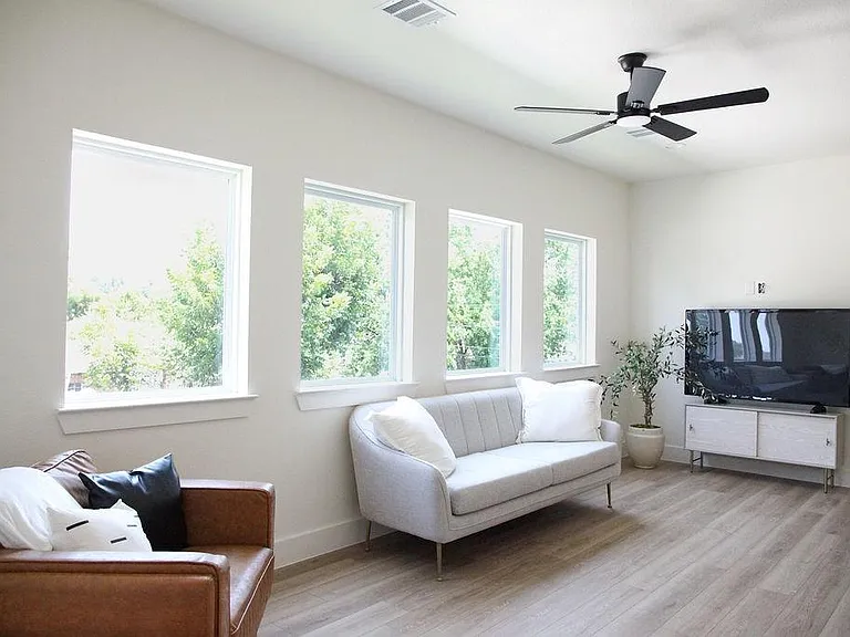 7134 Saint Augustine St — Photo 3