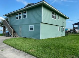127 Lakeview Rd, Rockport, TX 78382
