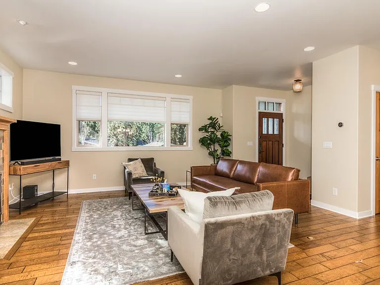 2422 Lolo Dr — Photo 6