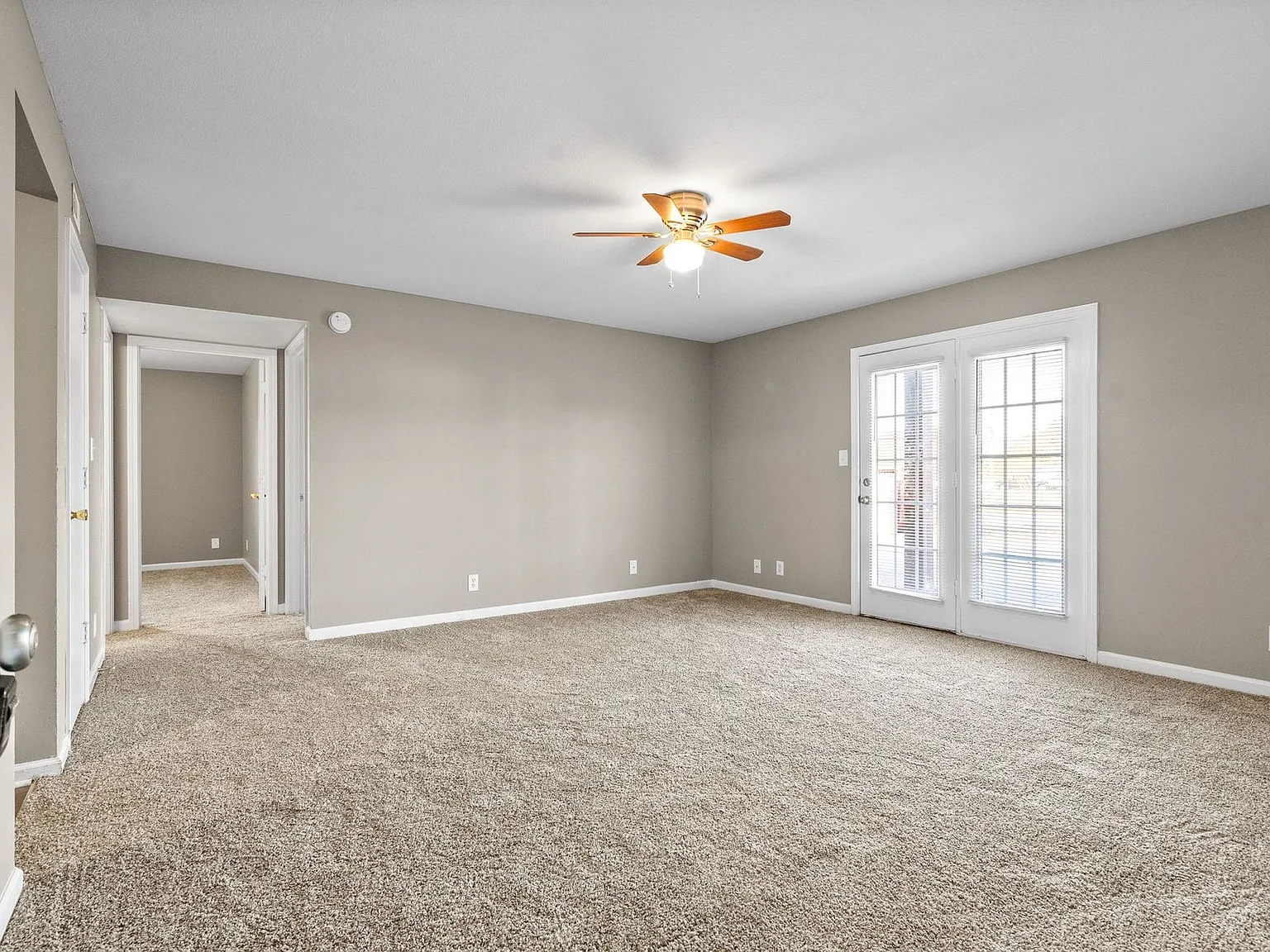 2 Bedroom Apartment For Rent Near Post! — Photo 4