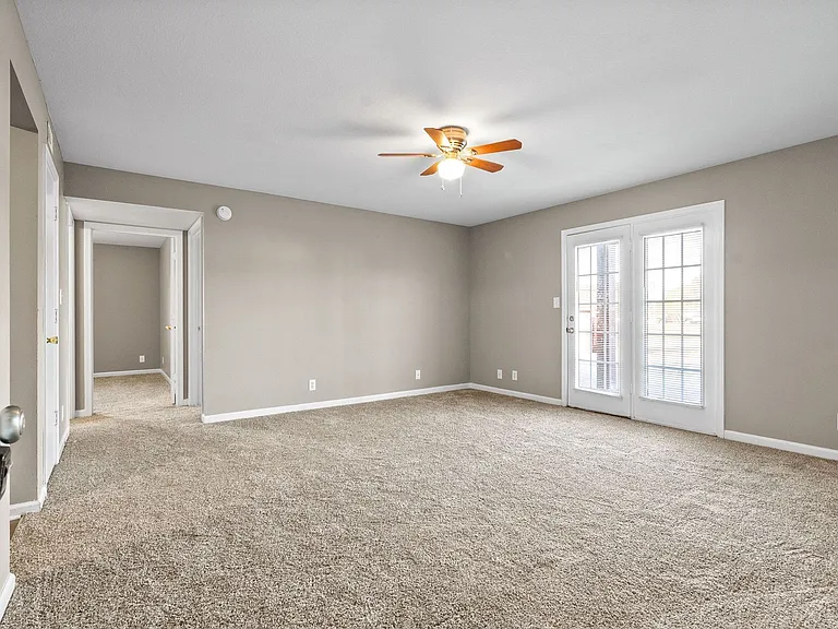 2 Bedroom Apartment For Rent Near Post! — Photo 4