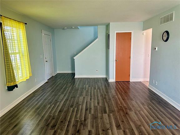 3rd image of 221 W Bancroft St