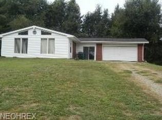 1015 Joe Skinner Rd, Belpre, OH 45714