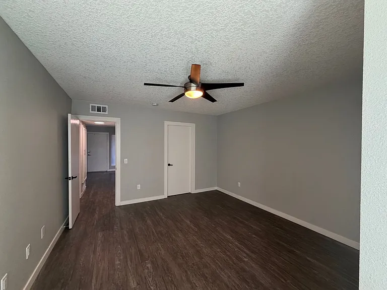 The James Apartments — Photo 99