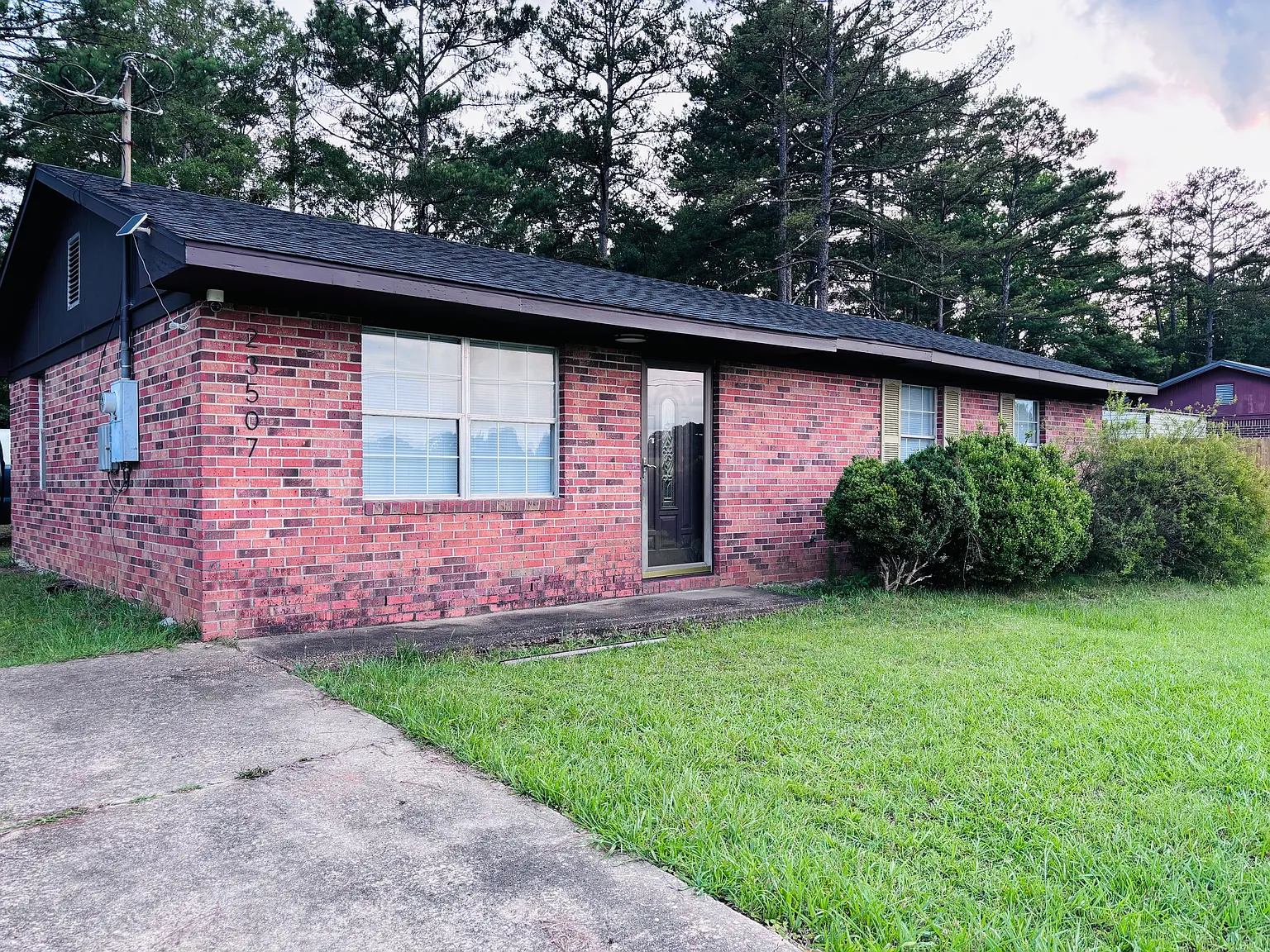 3 bed, 1010 sqft, $1,200 — Photo 1