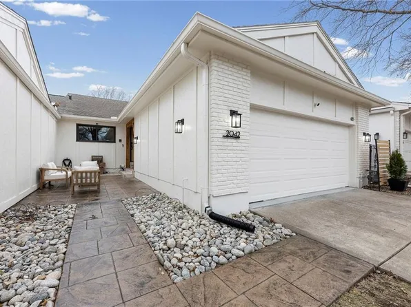2042 Condolea Dr, Leawood, KS 66209