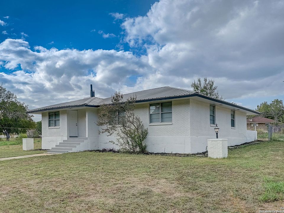 1st image of 272 COUNTRY ACRES DR