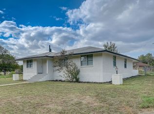 272 Country Acres Dr, Seguin, TX 78155