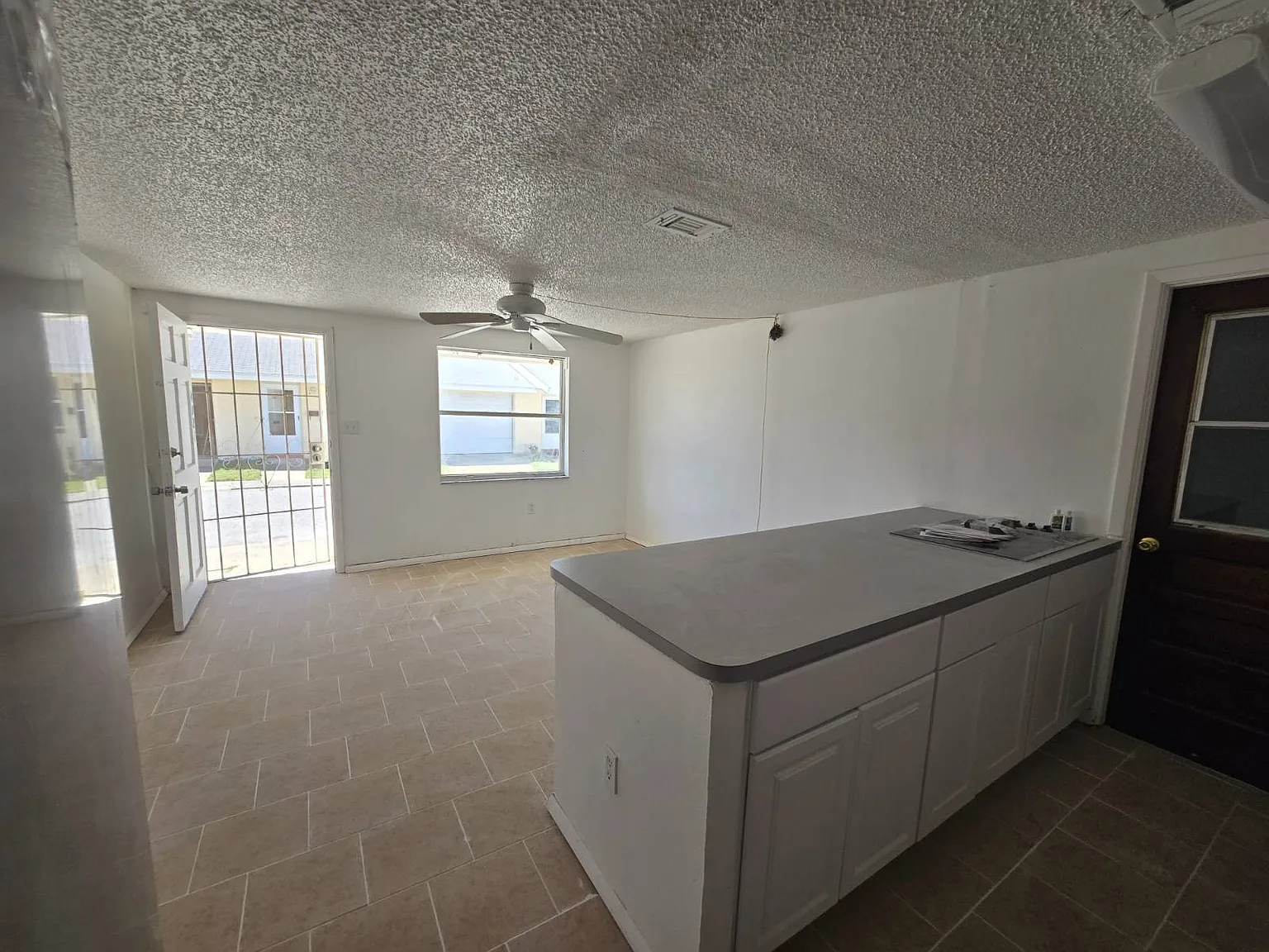 2 bed, 1.0 bath, 722 sqft, $950 — Photo 3