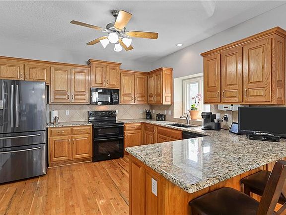 4th image of 2301 SE King Ct