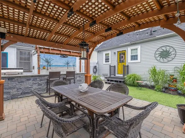 10 Sheffield Ave, North Providence, RI 02911