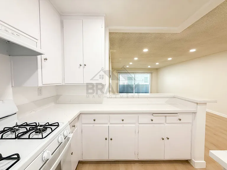 6041 WHITSETT — Photo 16
