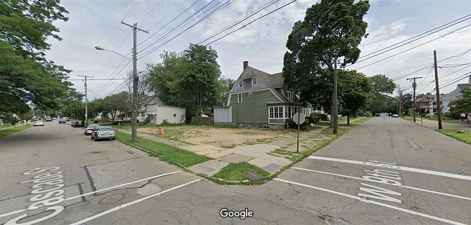 2nd image of 825 Cascade St