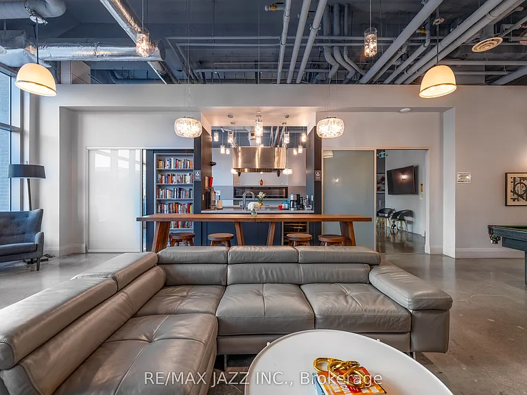 100 Bond St E #1014 — Photo 6