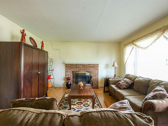2nd image of 1524 Sangloe Pl