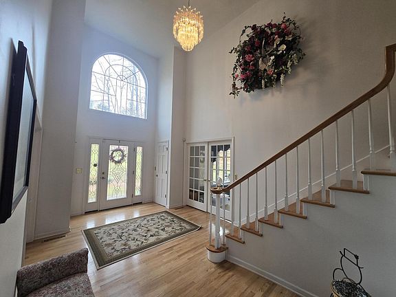 3rd image of 403 Mountain Laurel Rd