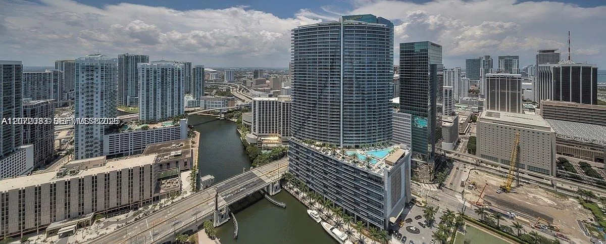 Iconbrickell Condo No 1 — Photo 4