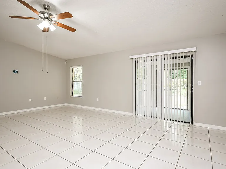 805 Mountbatten Ln — Photo 5