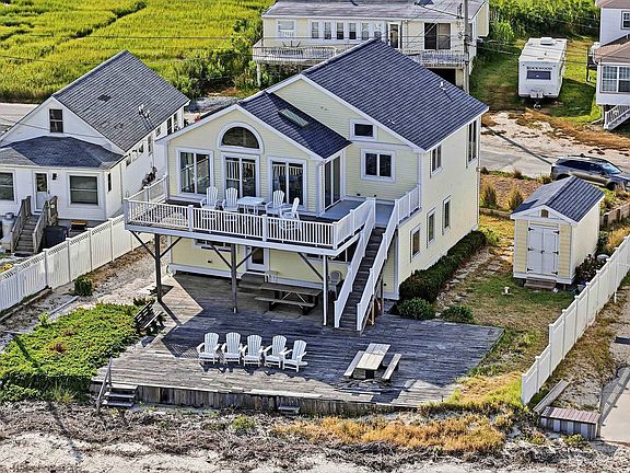 3rd image of 123 Beach Ave