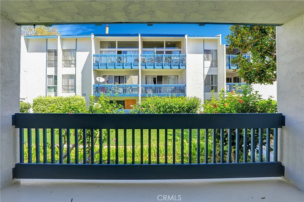 2 bed, 975 sqft, $3,500 — Photo 2