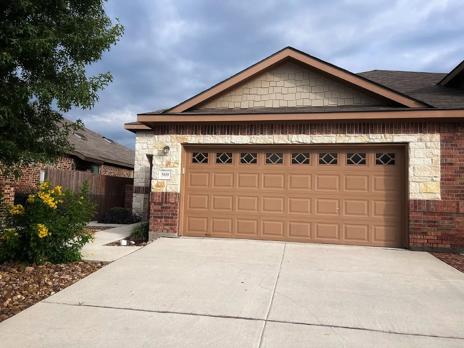 3 bed, 1250 sqft, $1,445 — Photo 1