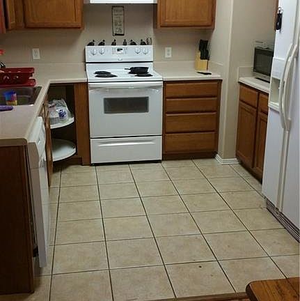 4th image of 831 Roselawn St