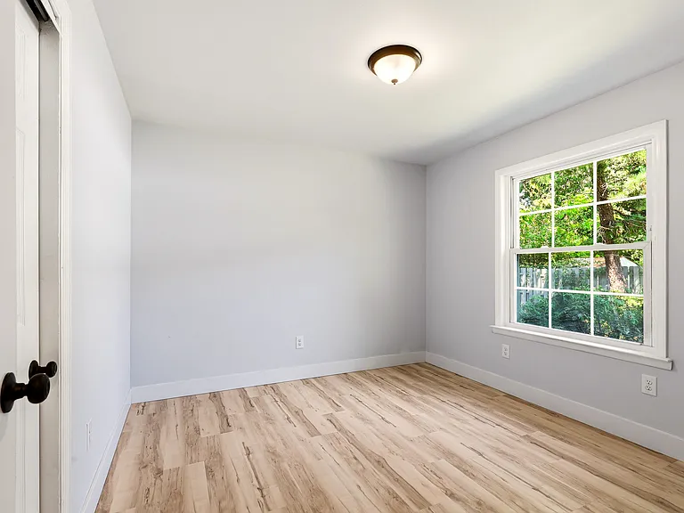 721 12th Ave — Photo 10