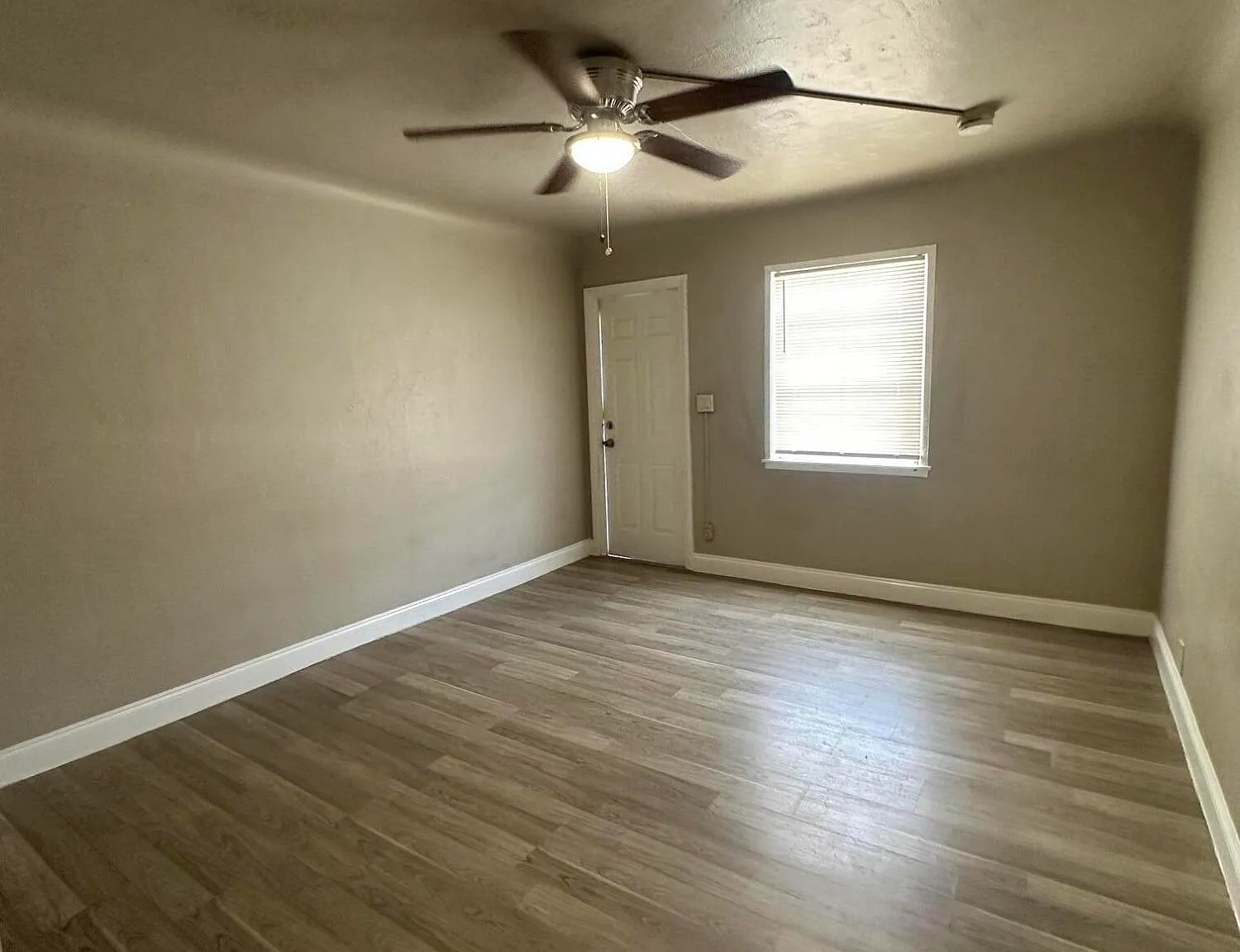 Studio, 1.0 bath, 350 sqft, $1,350 — Photo 2