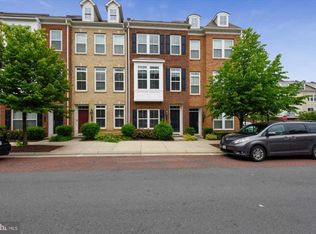 9490 Canonbury Sq, Fairfax, VA 22031