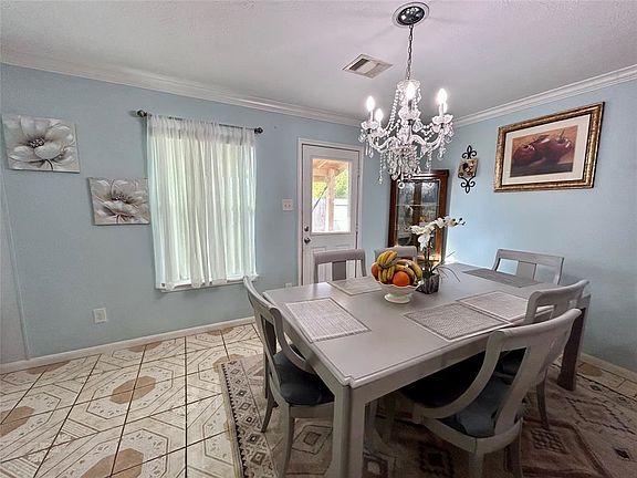 5th image of 1006 Larks Trace Ln