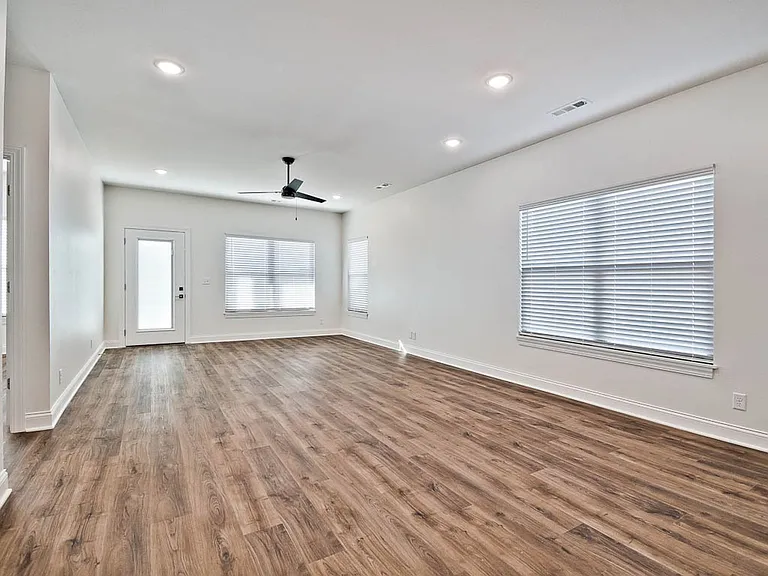 336 Turnberry Ct — Photo 7