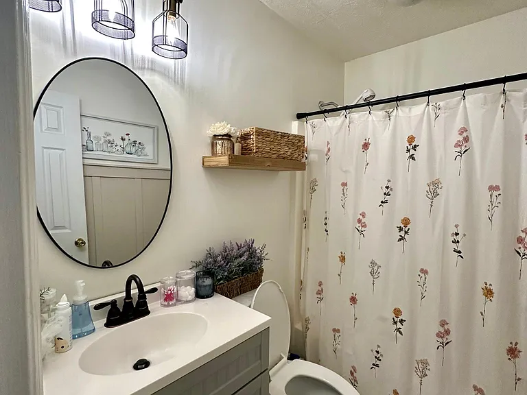 2nd bathroom