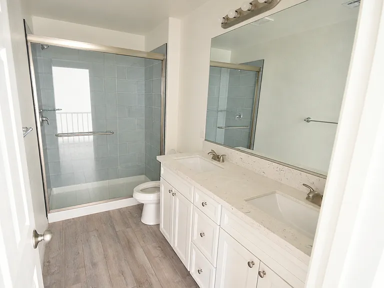 3041 Lake Como Ave — Photo 22