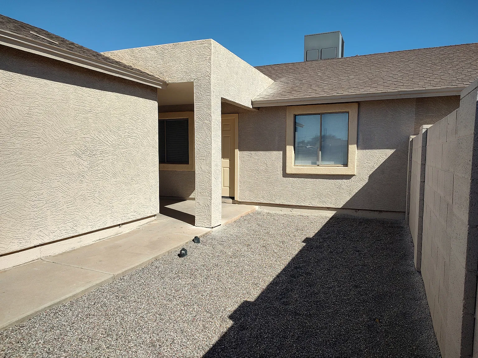 3 bed, 1100 sqft, $1,399 — Photo 2